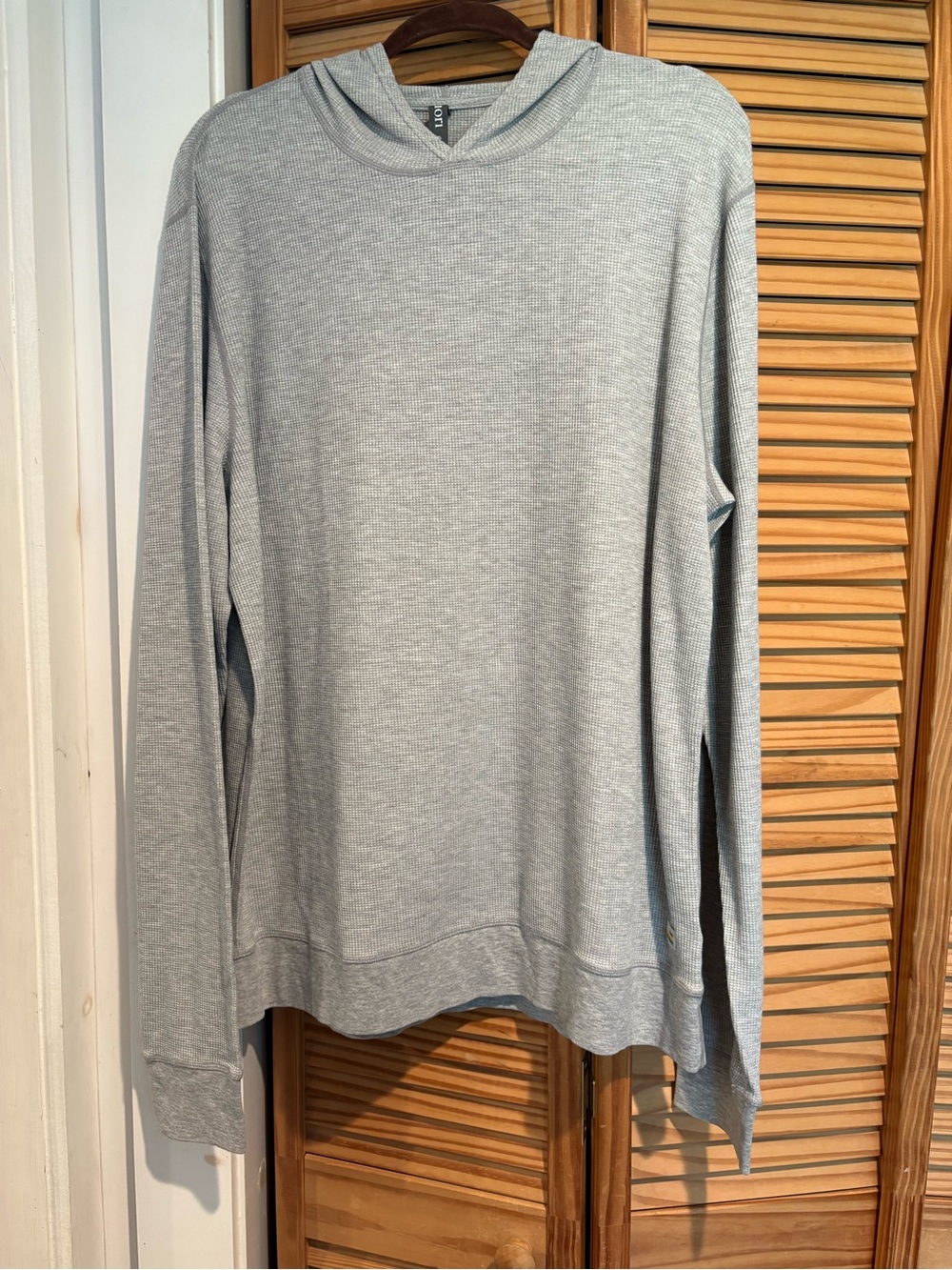 Vuori Men's Tech Waffle Knit Pullover Hoodie Light Heather Grey XL Activewear